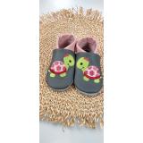 Lederpuschen Schilkröte mit Schleife gestickt