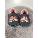 Lederpuschen Regenbogen mit Blume gestickt