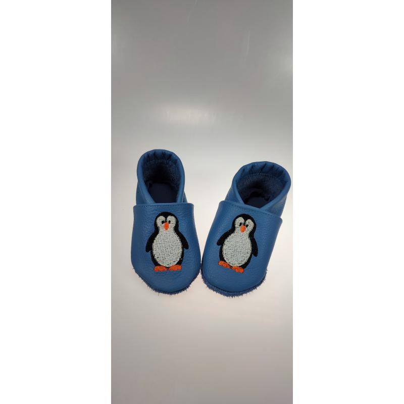 Lederpuschen Motiv Pinguin gestickt
