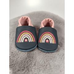 Lederpuschen Regenbogen mit Blume gestickt